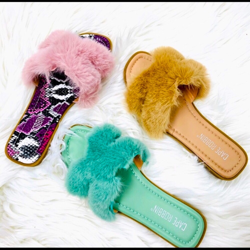“Chain Link” Fur Sandals